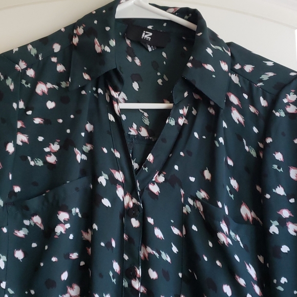 Green blouse - Picture 2 of 3